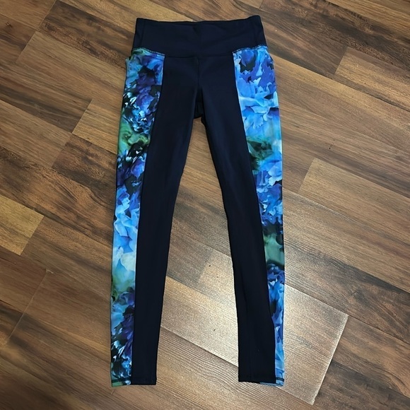 Athleta Pants - Athleta Leggings Navy Blue with Green/Blue Floral Accents Size Small